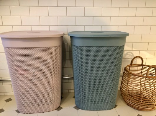 Tvättkorgar i badrum